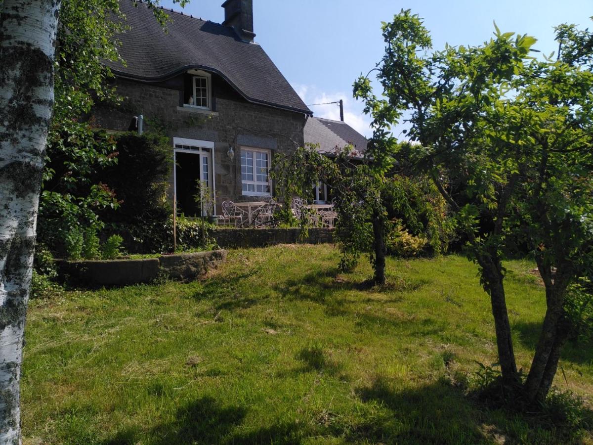 La Mancelliere De Montjoie Chambres D'Hotes Et Gites Saint-Michel-de-Montjoie Exterior photo